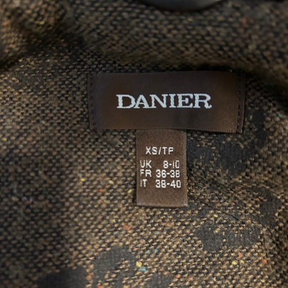 Women’s brown leather jacket from Danier - Picture 3 of 12